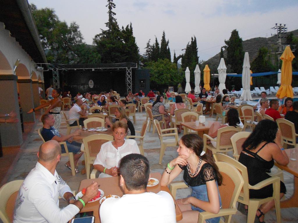 Pigale Family Club Hotel Kusadasi Exterior photo